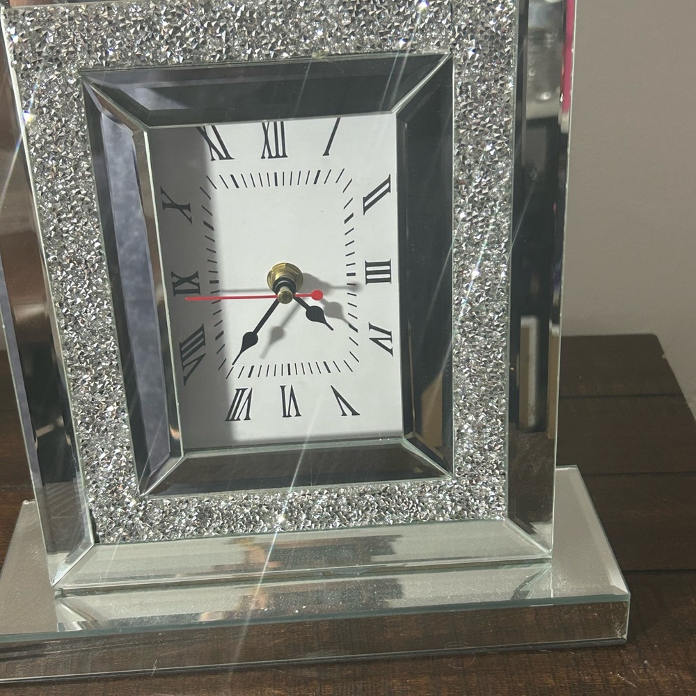 Elegant Silver Glitter Wall Clock